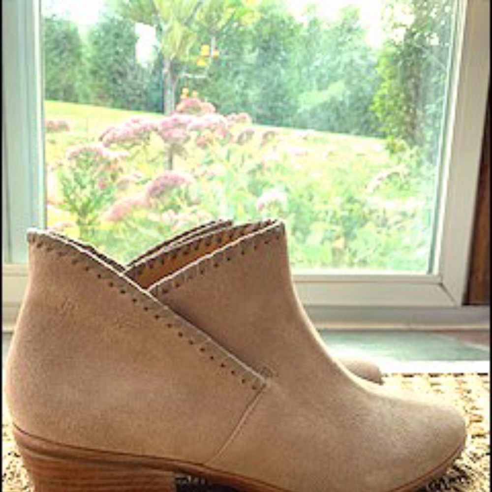 Women's Jack Rogers Suede Bootie (size 9)